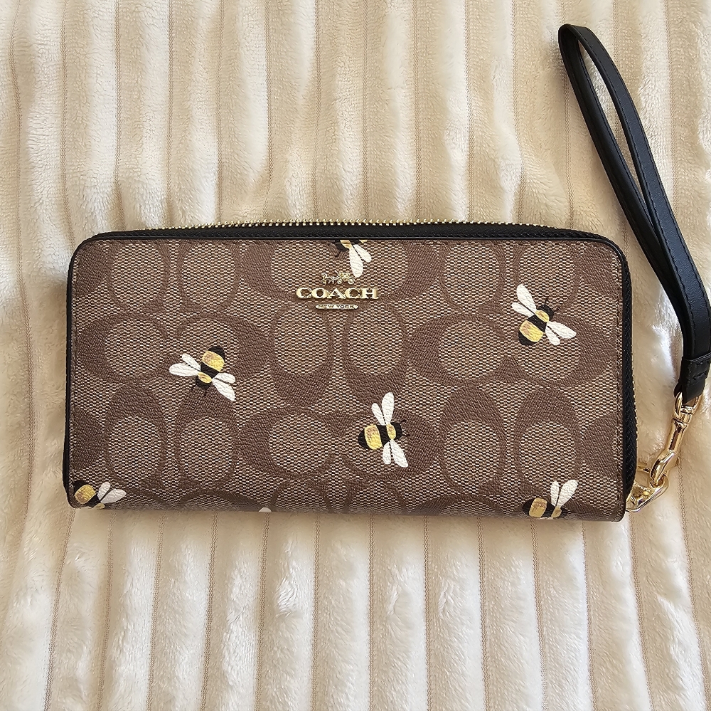 🐝 NWOT COACH LONG ZIP AROUND WALLET IN SIGNATURE COATED CANVAS WITH BEE PRINT